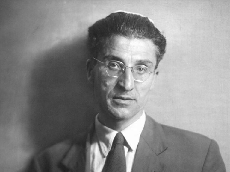 Biografy fan Cesare Pavese