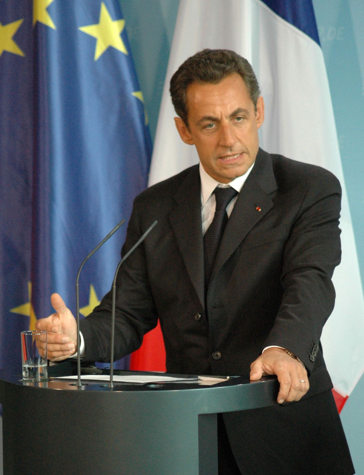  Биографија на Никола Саркози