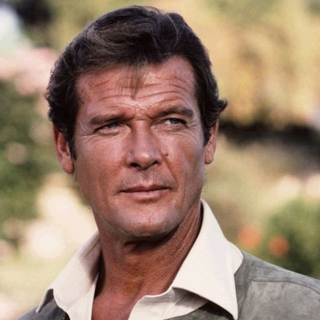  Roger Moore, biographie
